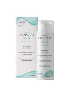 preferibilmente con il prodotto AKNICARE Cleanser