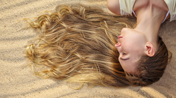 Cura dei capelli in estate: consigli utili